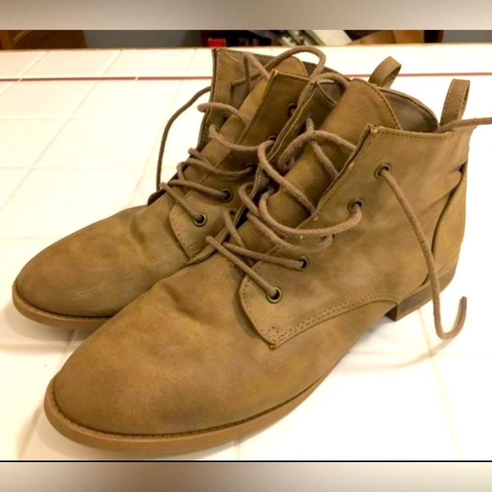 American Eagle Women’s Boots (Size 9.5)